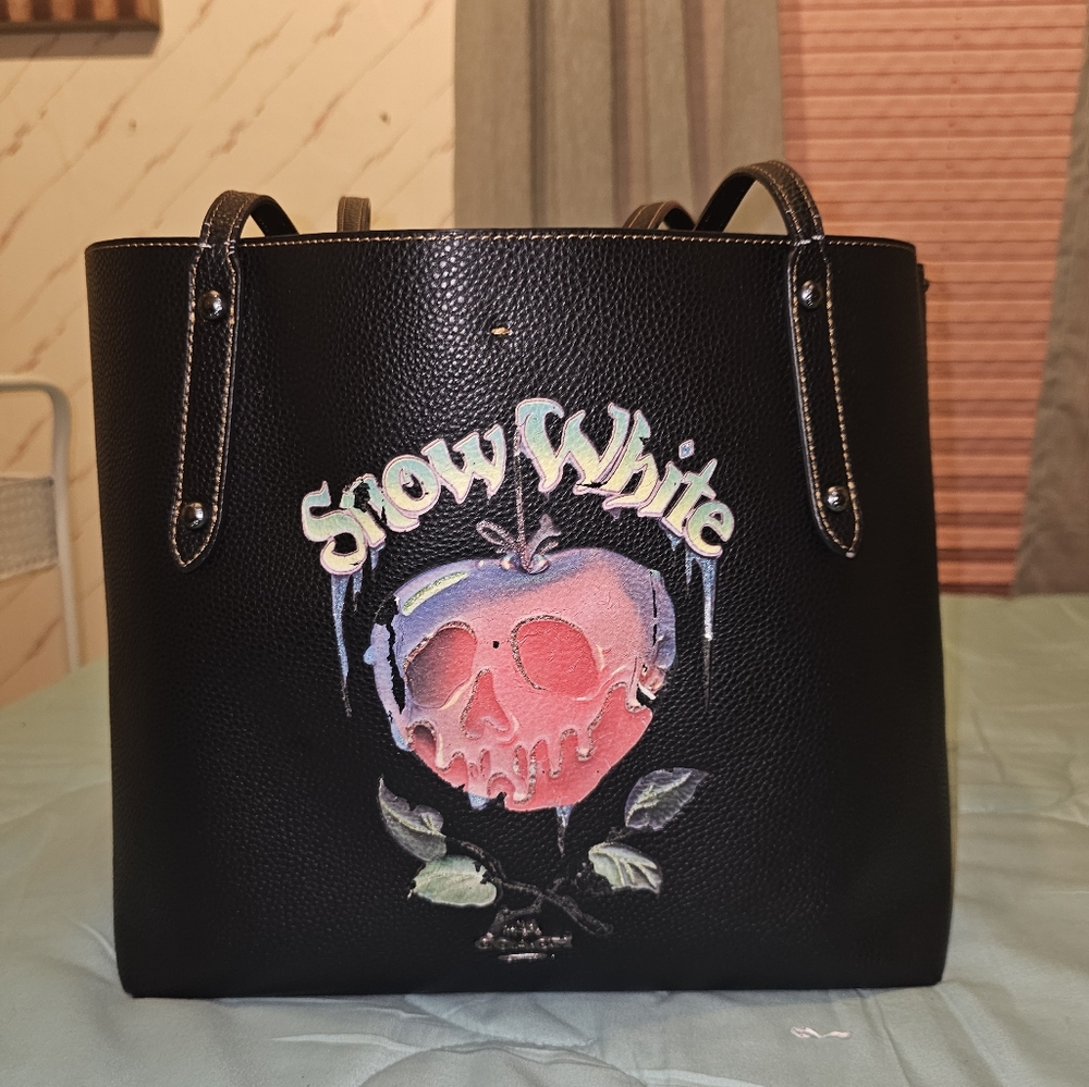 Coach Snow White tote
